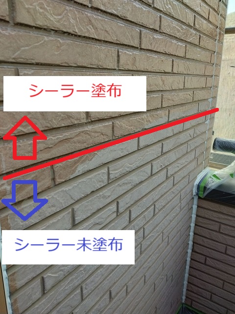 堺市東区福田にて、外壁塗装の2.3回目の塗装をました。中塗り（2回目）の塗装から色が付いてお家の雰囲気が変わります！